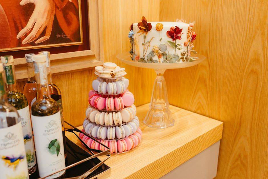 Animation bar à macarons servi devant les convives à Paris
