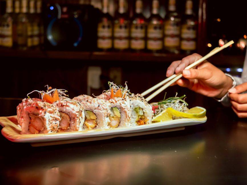 Bar à sushi animé par un sushiman à Paris