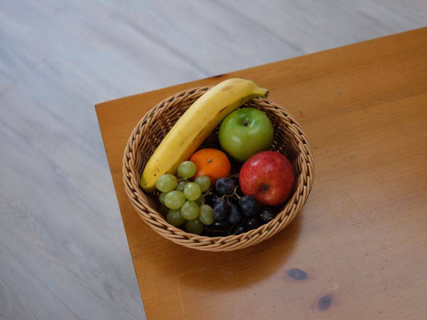 Panier de fruits et snacking au bureau à Paris