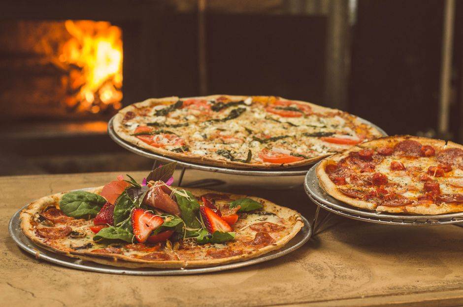 Un traiteur pizza à Paris : four à bois et napolitaine